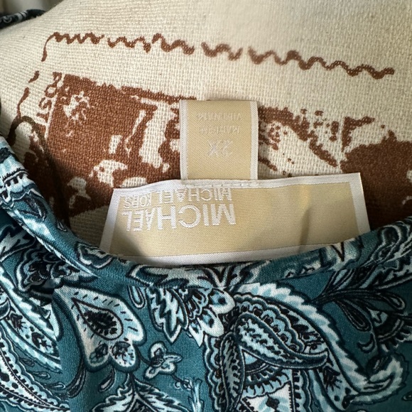 Michael Michael Kors flowing lightly ruffled trimmed blouse - Picture 5 of 7